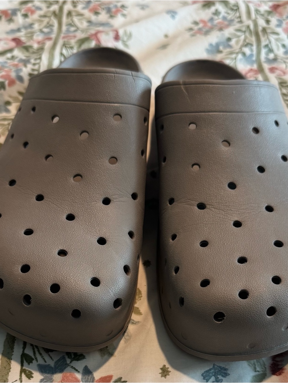 Old Navy Men's Charcoal Gray Ventilated Slide Clogs